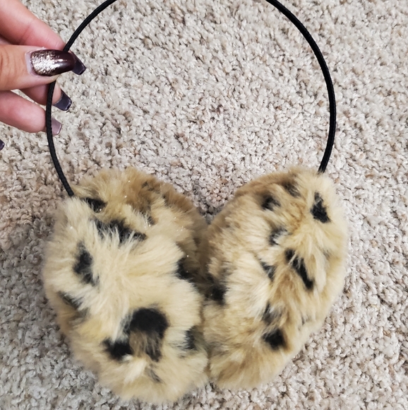 Cheetah Print Ear Muff - Picture 2 of 3